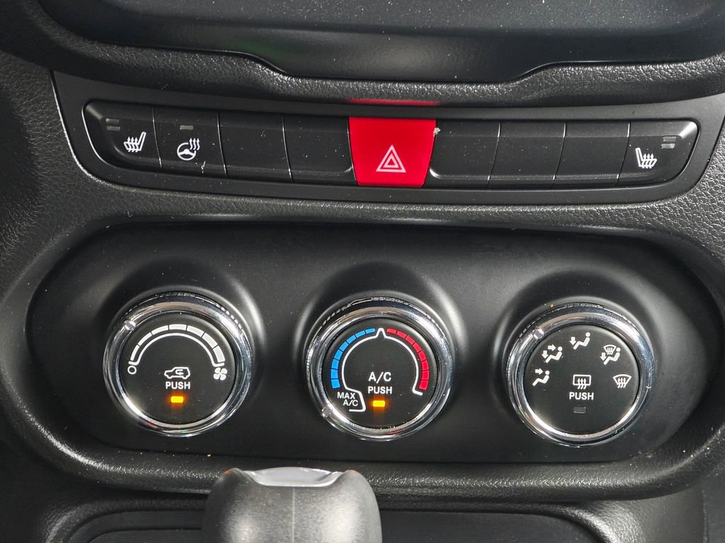 Used 2015 Jeep Renegade Latitude w/ Cold Weather Group II AWD/4WD image 13