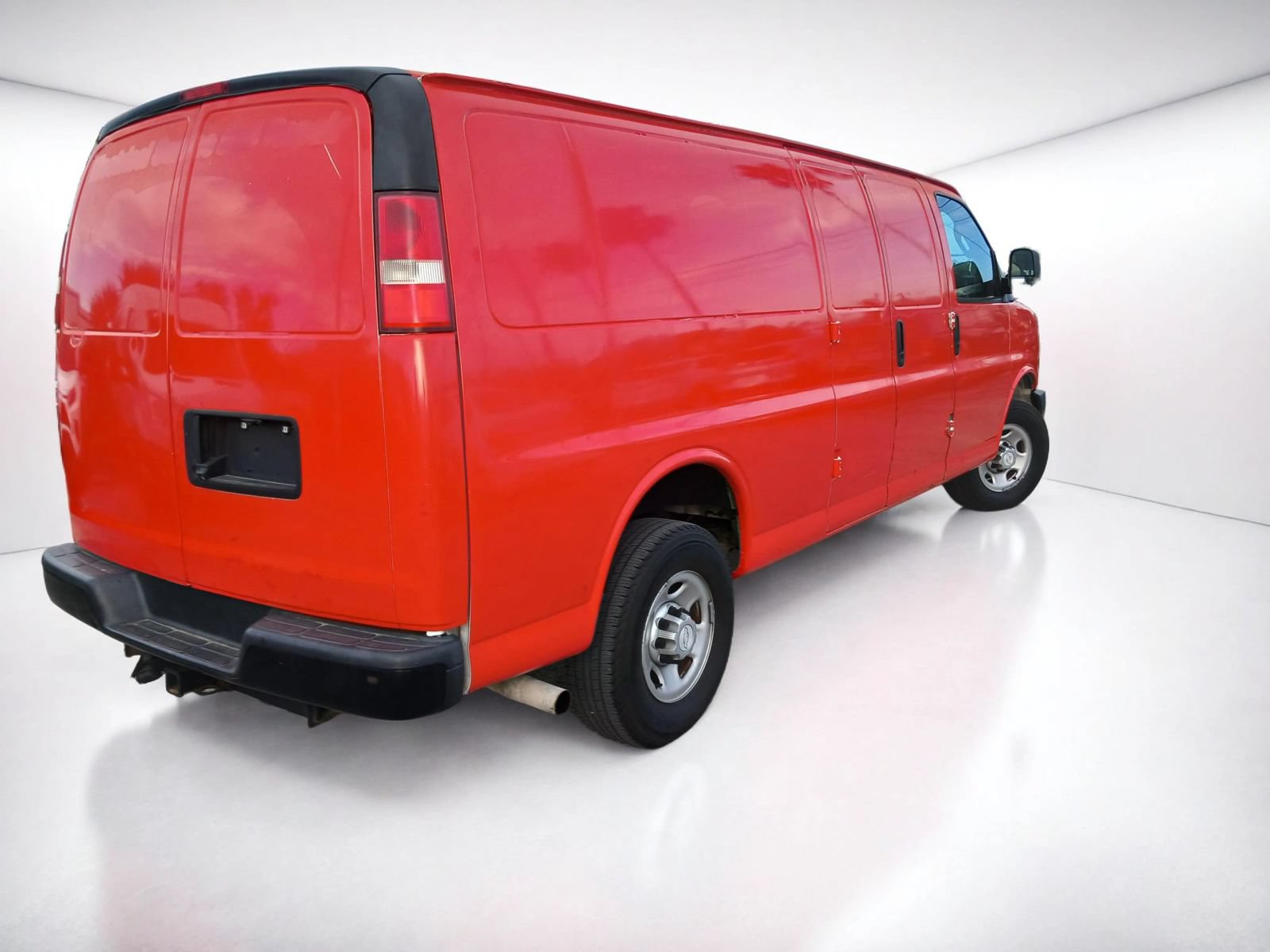 Used 2018 Chevrolet Express 3500 Extended w/ Driver Convenience Package RWD image 4