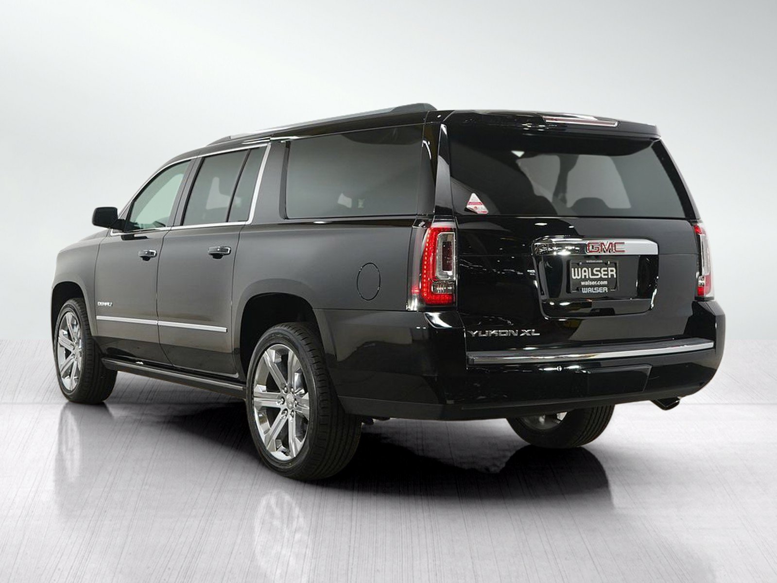 Used 2019 GMC Yukon XL Denali w/ Denali Ultimate Package AWD/4WD image 4