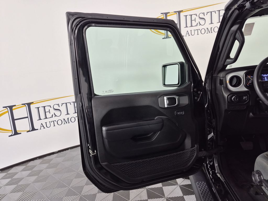 Used 2025 Jeep Gladiator Sport AWD/4WD image 13