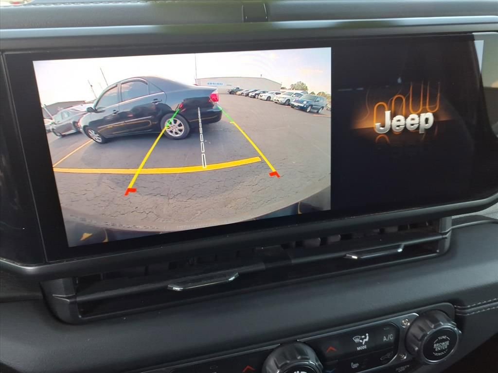 Used 2024 Jeep Wrangler Sahara 4xe image 9