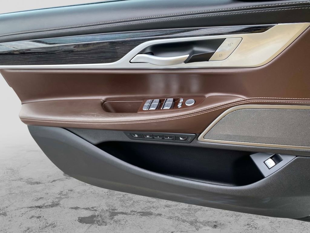 Used 2022 BMW 750i xDrive w/ Executive Package image 21