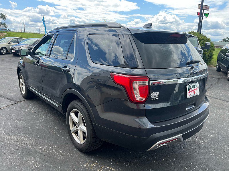 Used 2017 Ford Explorer XLT w/ Equipment Group 202A AWD/4WD image 6