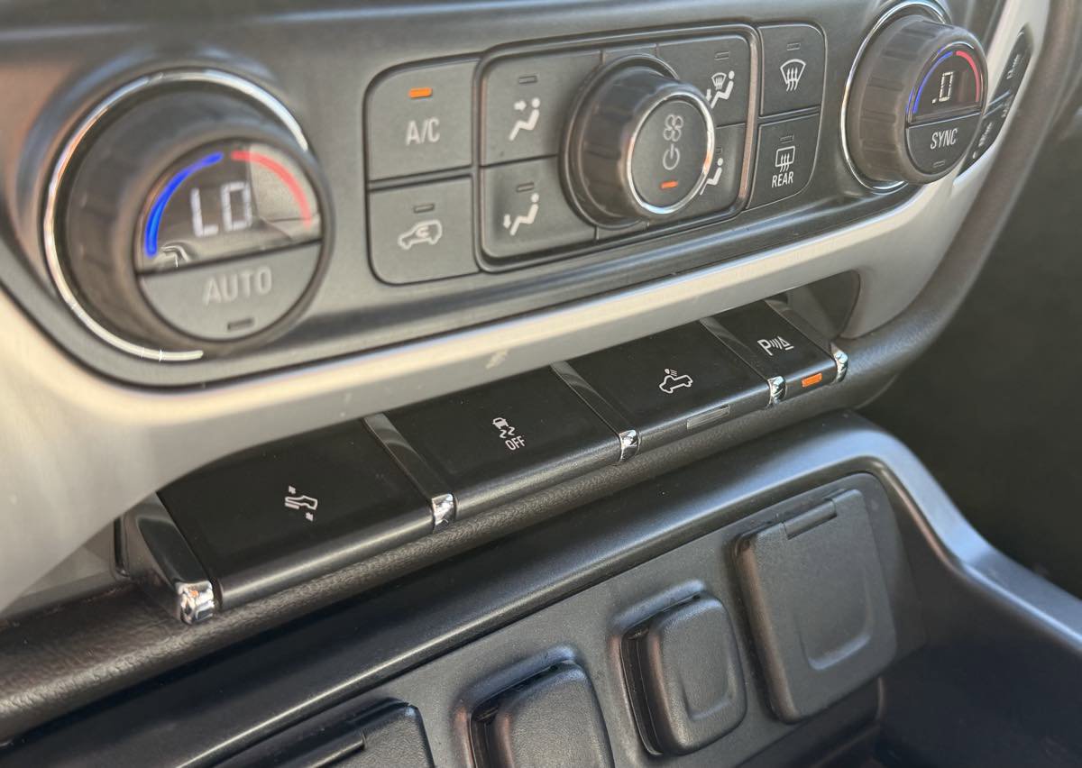 Used 2015 GMC Sierra 1500 SLT w/ SLT Crew Cab Value Package image 16