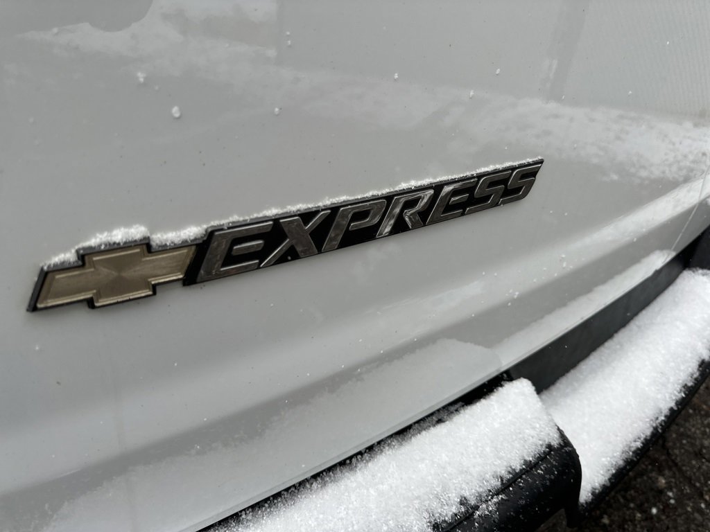 Used 2021 Chevrolet Express 2500 w/ Driver Convenience Package image 11