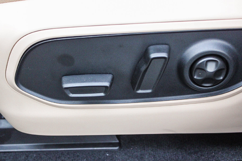 New 2027 Jeep Grand Cherokee Limited RWD image 24