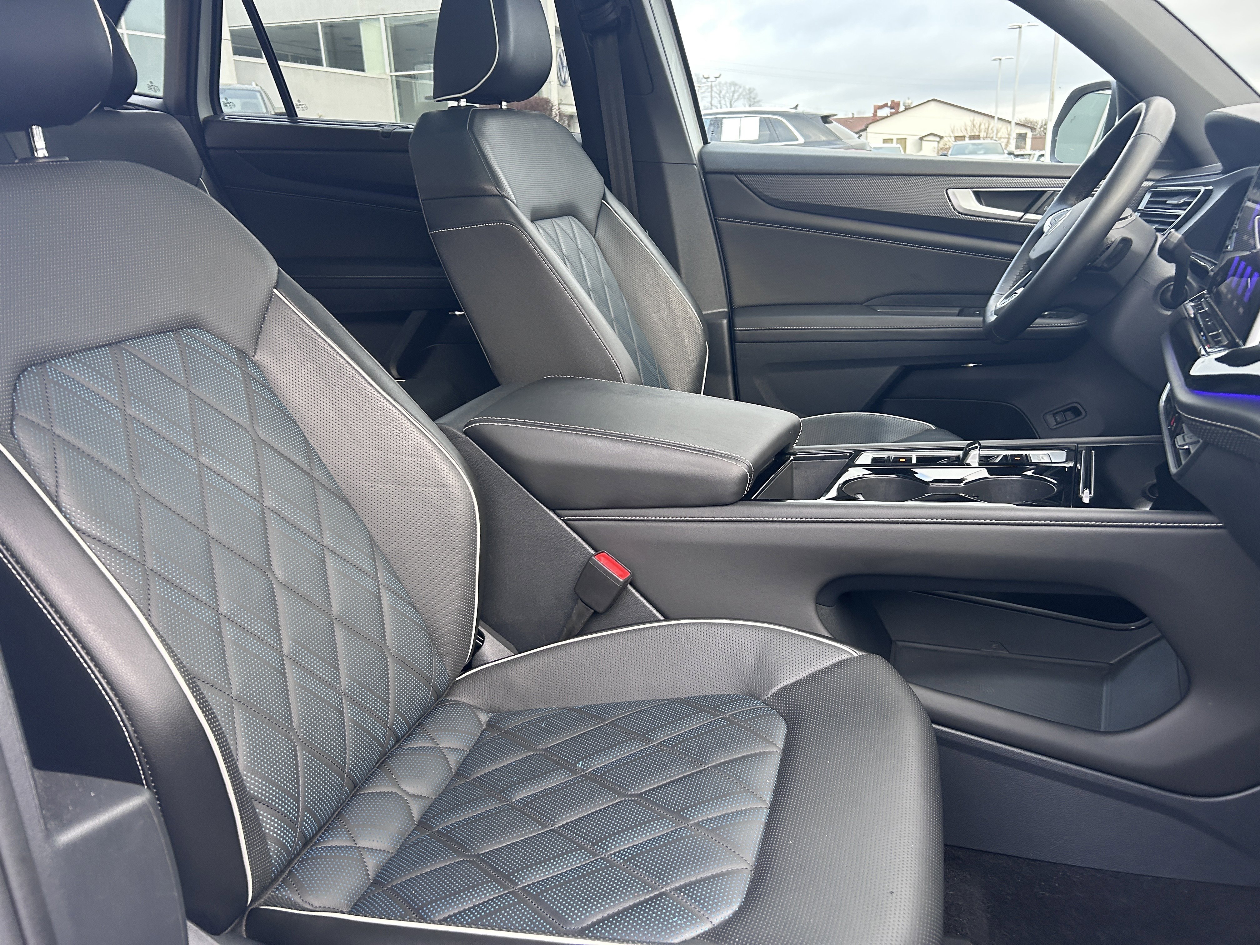 Certified 2024 Volkswagen Atlas Cross Sport SEL Premium R-Line AWD/4WD image 26