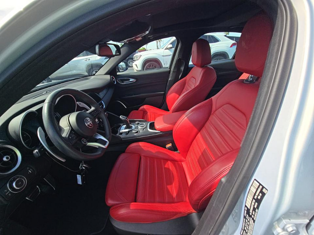 Used 2023 Alfa Romeo Giulia Sprint RWD image 4