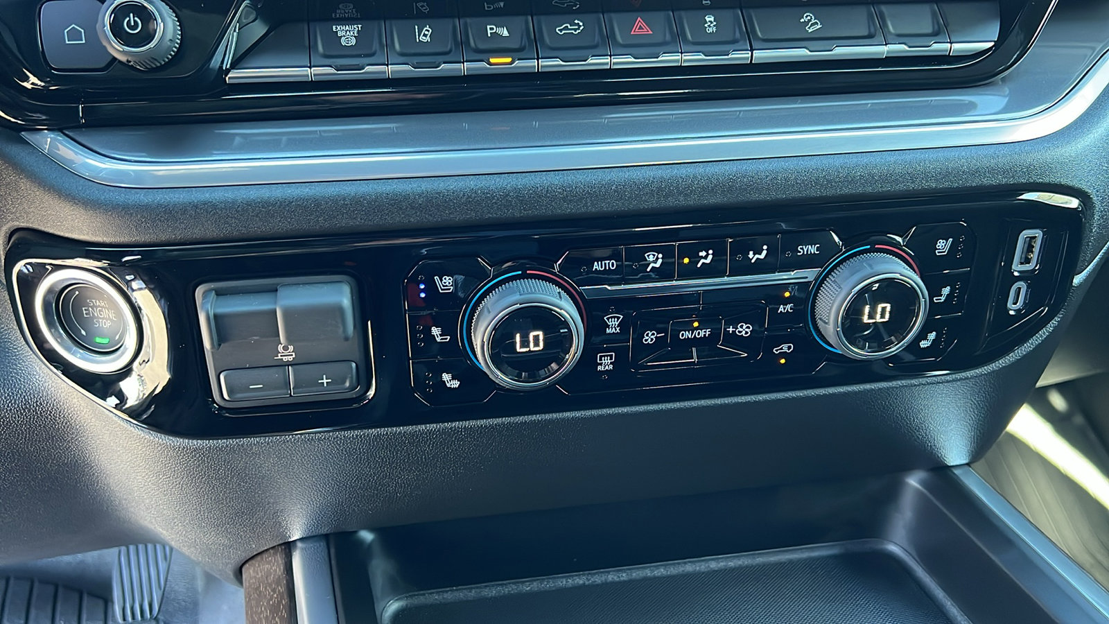 New 2026 Chevrolet Silverado 2500 High Country w/ High Country Premium Package AWD/4WD image 25
