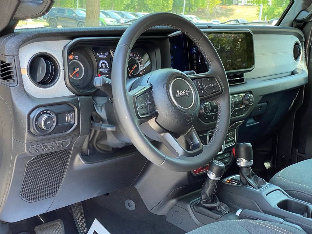 Used 2025 Jeep Wrangler Unlimited Sport AWD/4WD image 9