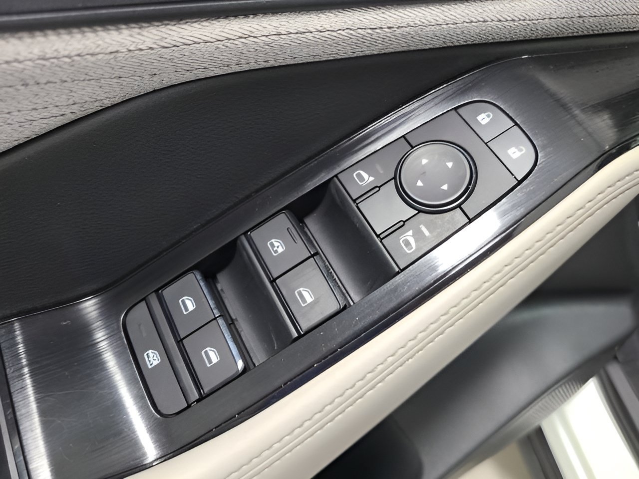 Used 2023 Nissan Rogue SV AWD/4WD image 24