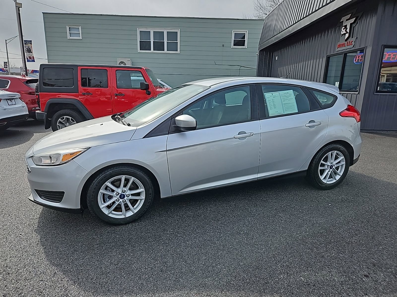 Used 2018 Ford Focus SE image 2