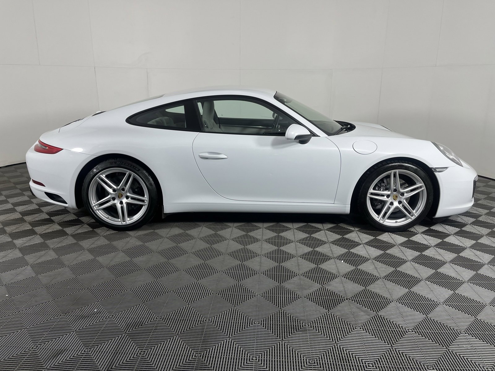 Used 2018 Porsche 911 Carrera image 8
