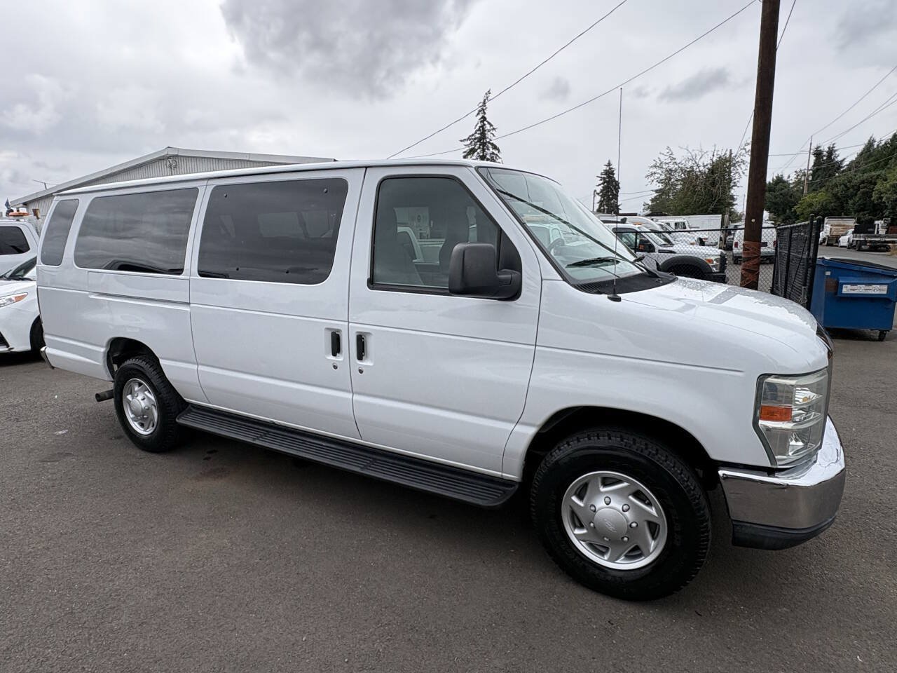 Used 2014 Ford E-350 and Econoline 350 XL w/ Power Windows & Locks Group RWD image 10