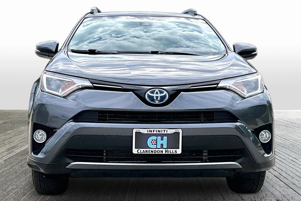Used 2018 Toyota RAV4 XLE AWD/4WD image 2