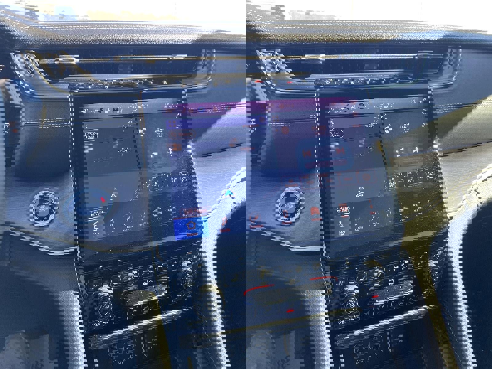 Used 2025 Jeep Grand Cherokee L Limited w/ Luxury Tech Group II image 29