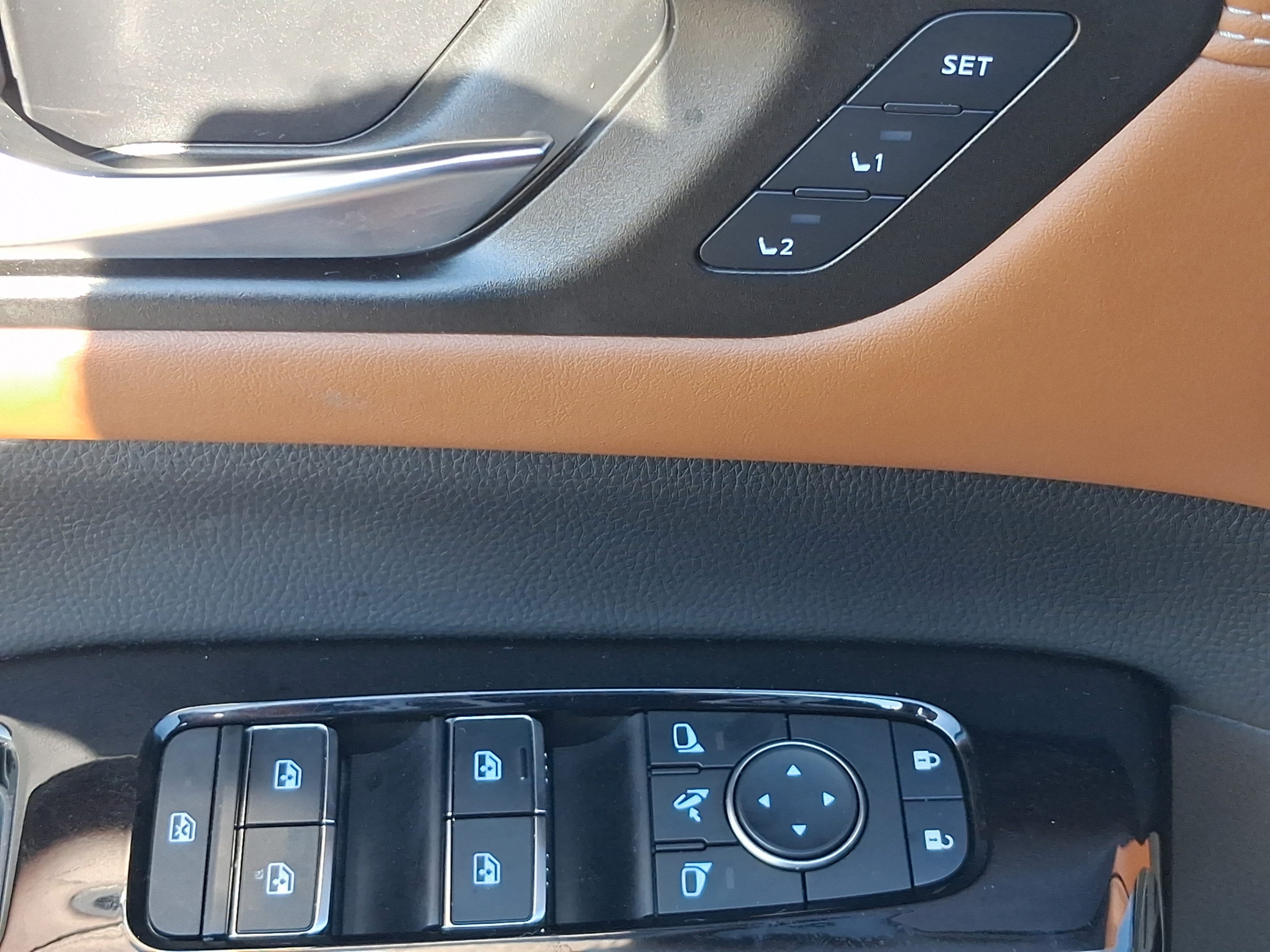 Used 2023 Nissan Pathfinder Platinum AWD/4WD image 12