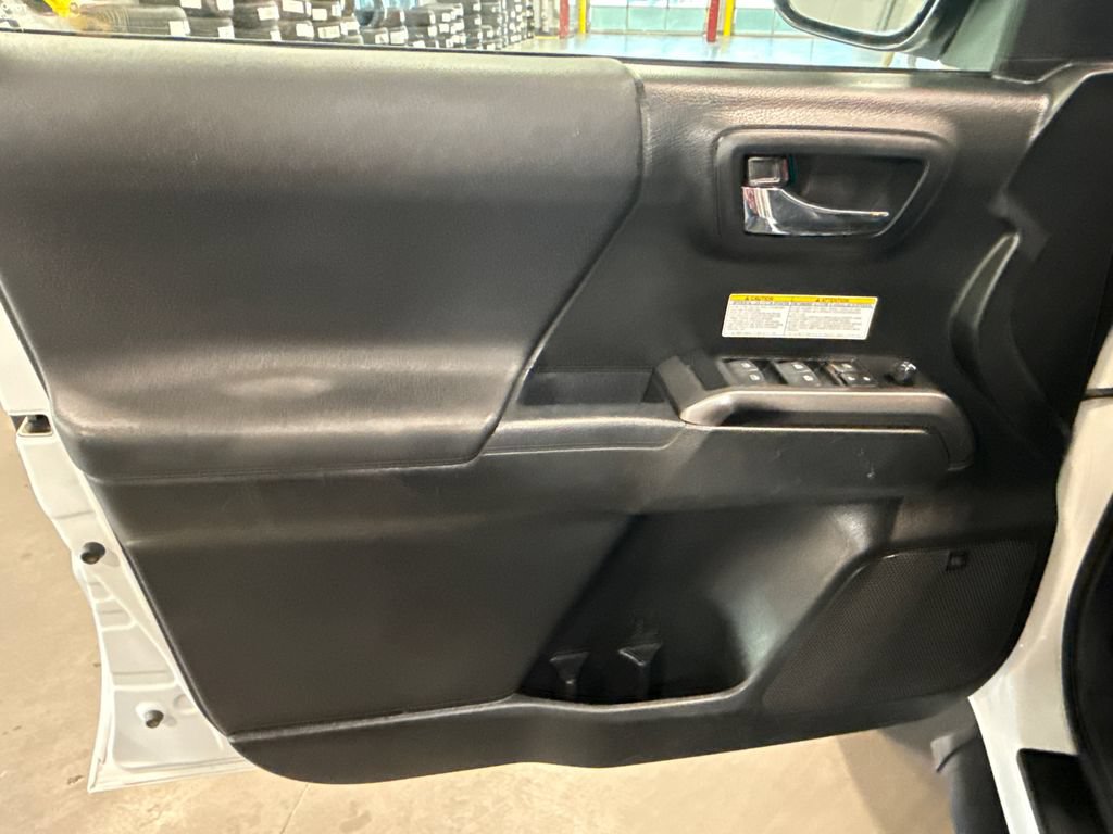 Used 2019 Toyota Tacoma TRD Off-Road AWD/4WD image 8