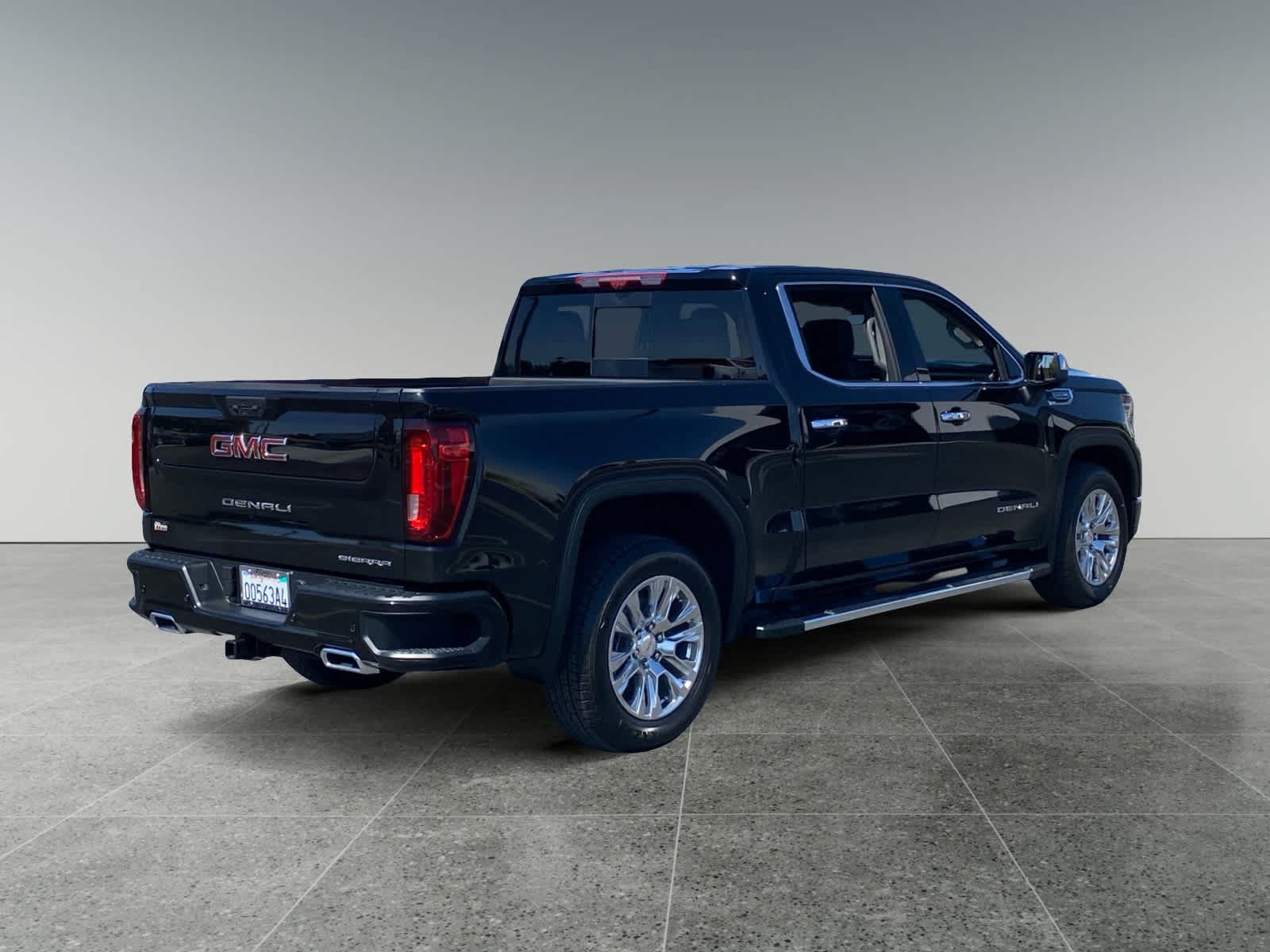 Used 2026 GMC Sierra 1500 Denali w/ Technology Package RWD image 5