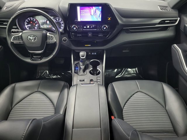 Used 2024 Toyota Highlander LE image 12