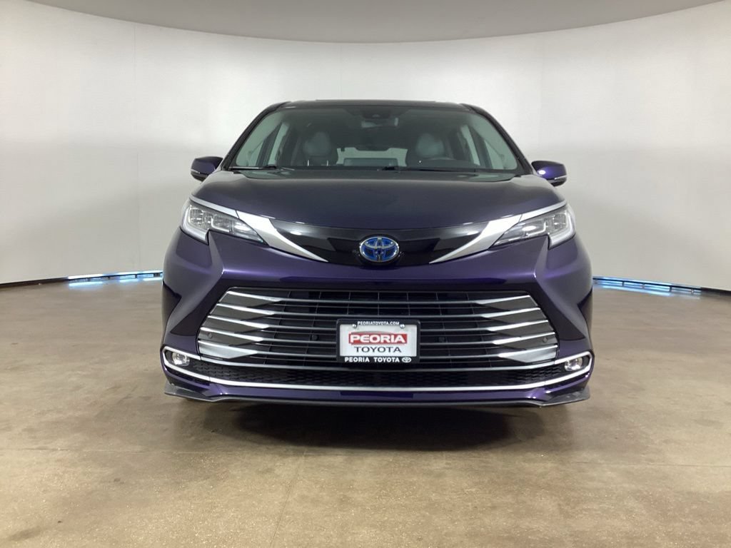 Used 2021 Toyota Sienna Limited FWD image 3