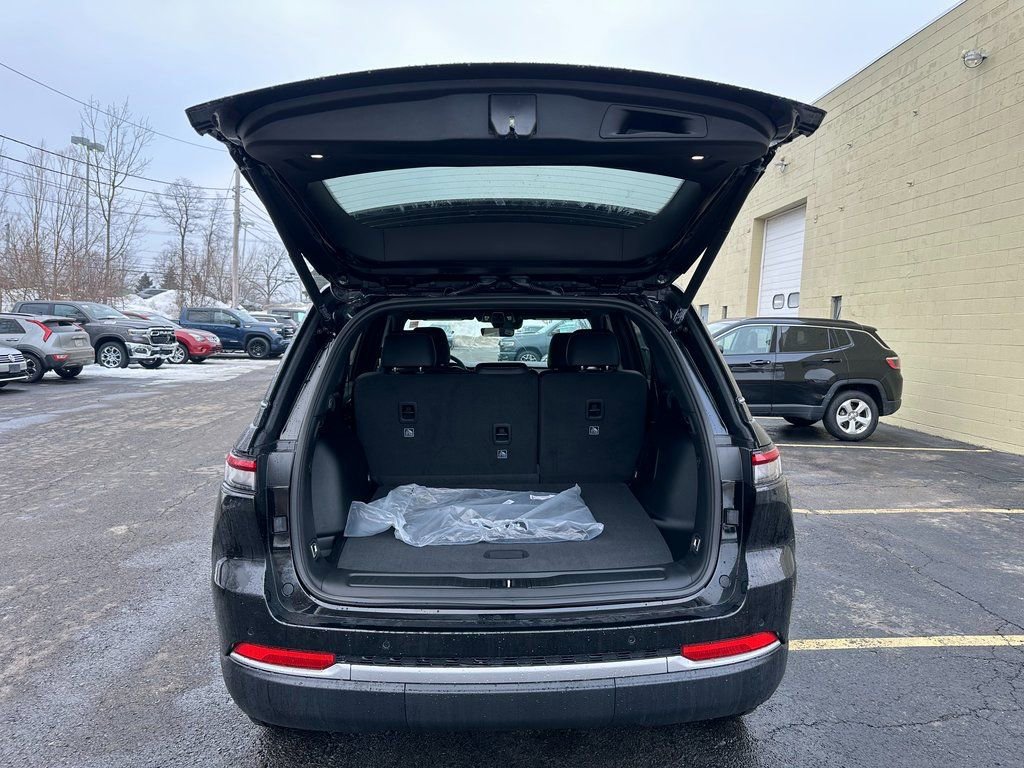 New 2026 Jeep Grand Cherokee Limited image 12