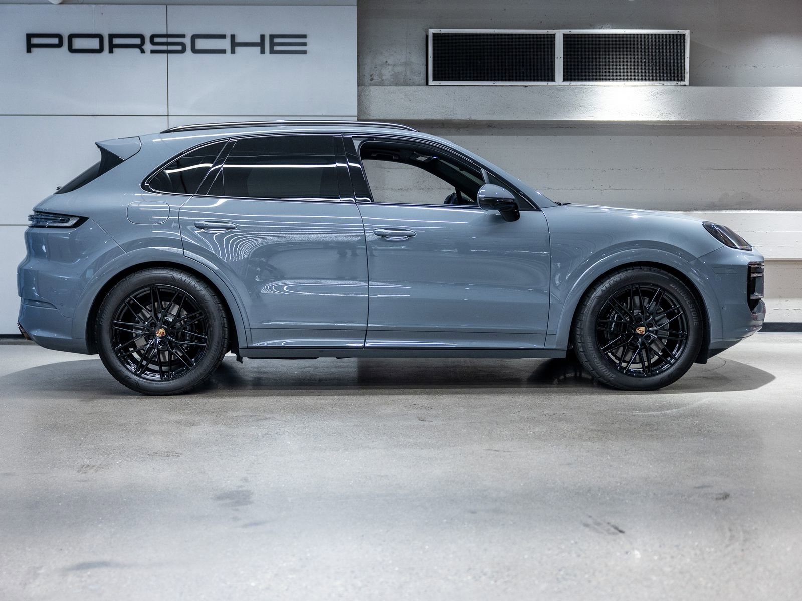 Certified 2025 Porsche Cayenne GTS image 19