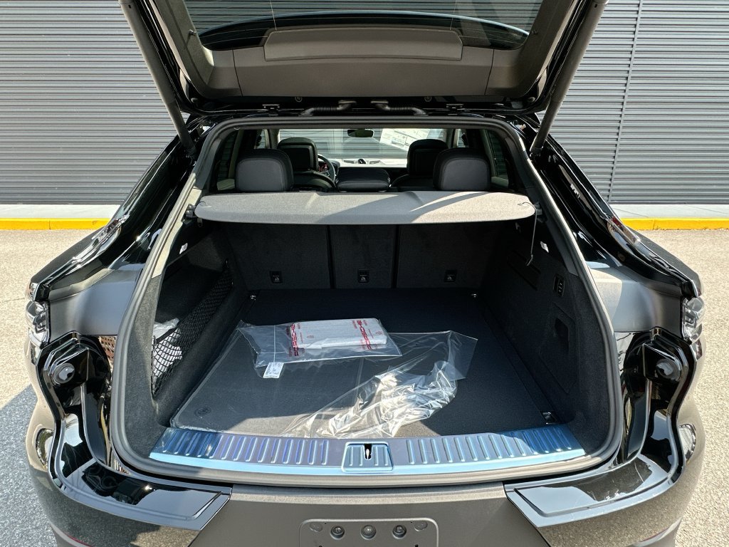 New 2026 Porsche Cayenne Coupe AWD/4WD image 32