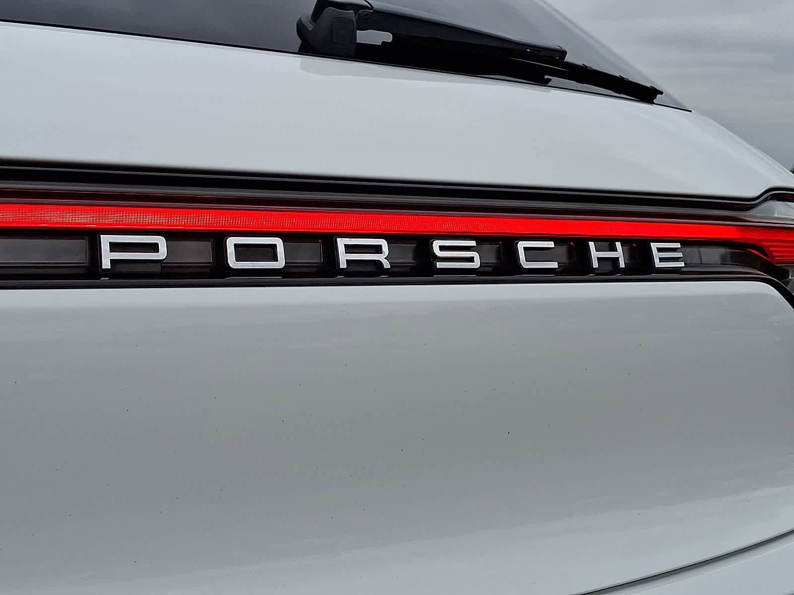 Used 2022 Porsche Macan AWD/4WD image 30