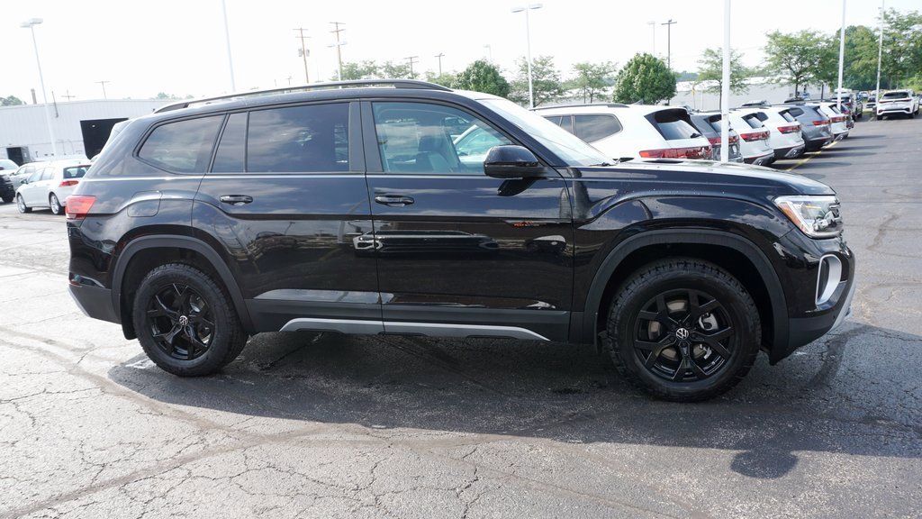 New 2025 Volkswagen Atlas Peak Edition SE image 4