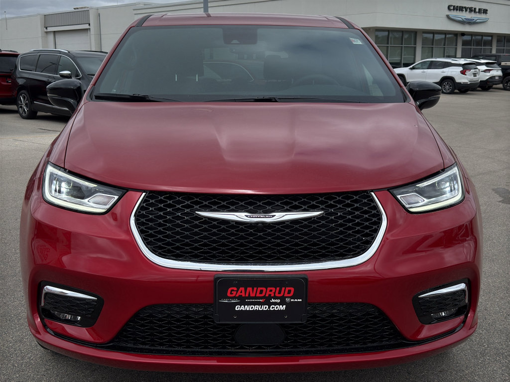 New 2026 Chrysler Pacifica Select AWD/4WD image 3