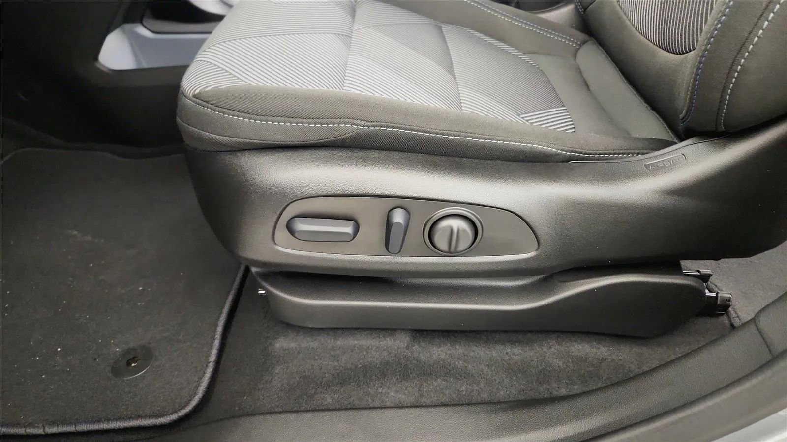 New 2027 Chevrolet Bolt LT w/ Comfort Package image 28