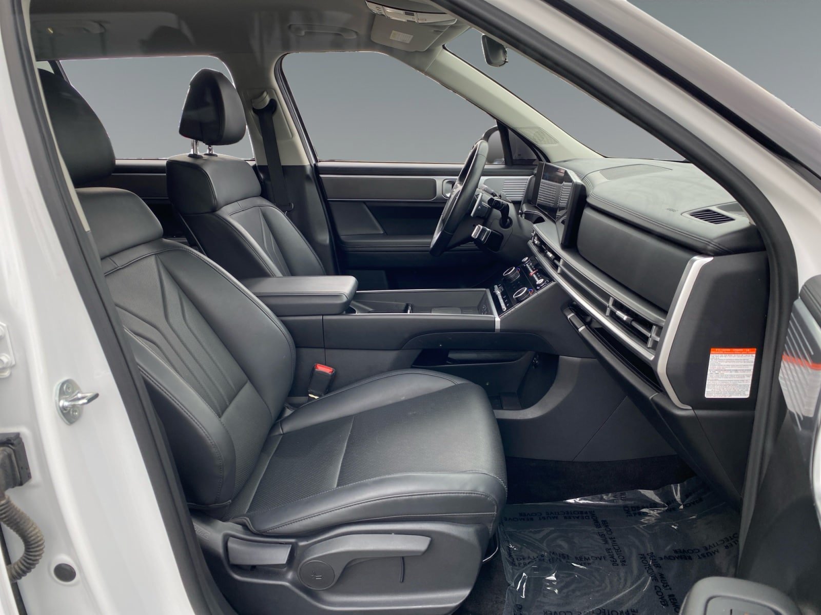 Used 2025 Hyundai Santa Fe SEL FWD image 15