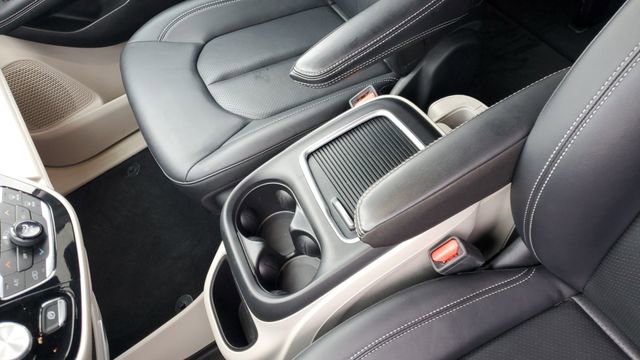 Certified 2024 Chrysler Pacifica Touring-L image 19