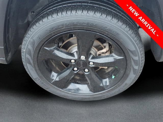 Used 2023 Jeep Grand Cherokee Limited w/ Black Appearance Package AWD/4WD image 7