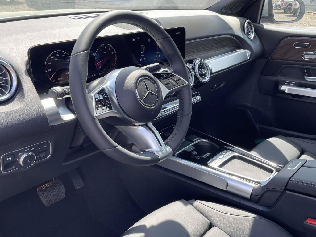 New 2026 Mercedes-Benz GLB 250 4MATIC image 12