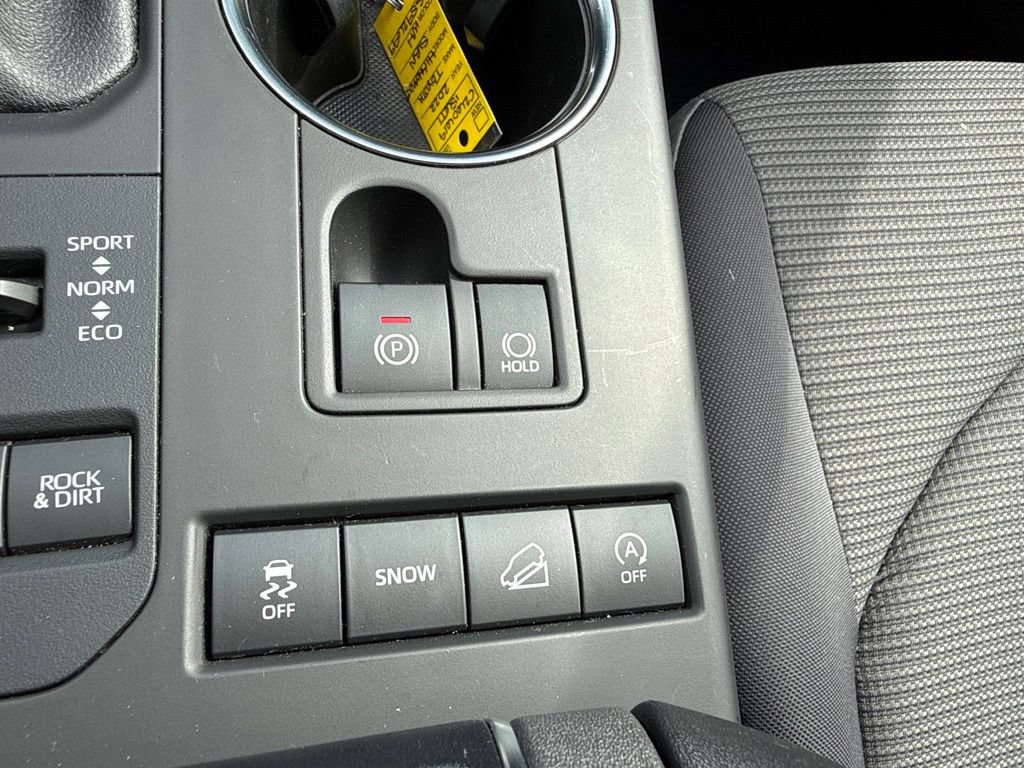 Used 2022 Toyota Highlander LE AWD/4WD image 35