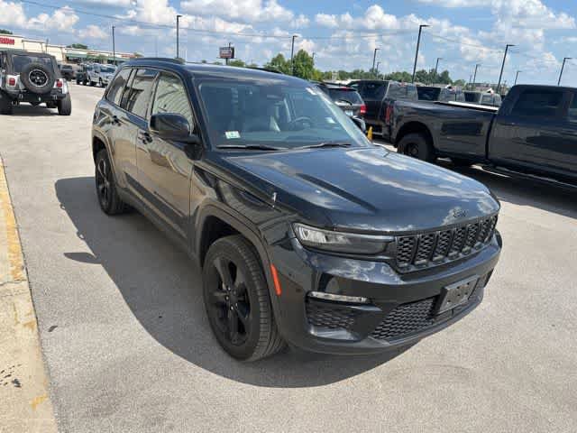 Used 2023 Jeep Grand Cherokee Limited w/ Black Appearance Package AWD/4WD image 24