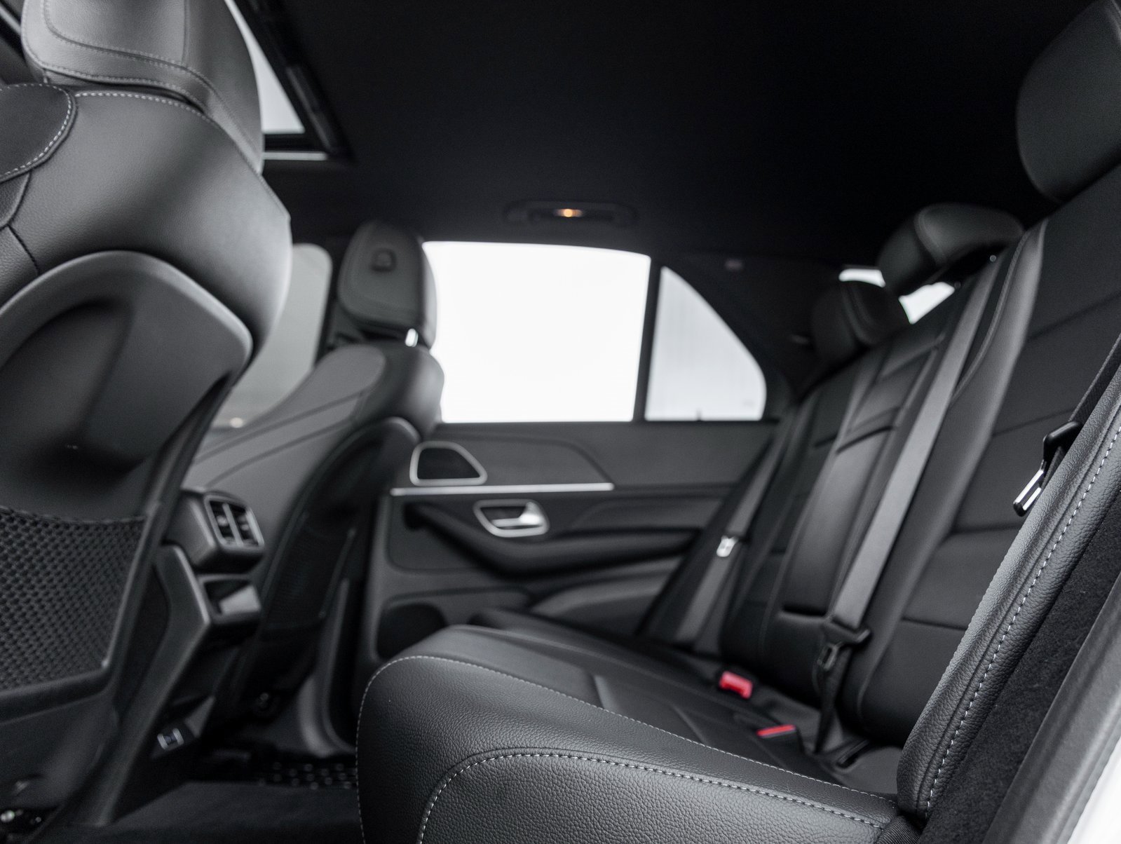 Used 2024 Mercedes-Benz GLE 450 4MATIC w/ AMG Line Exterior image 33