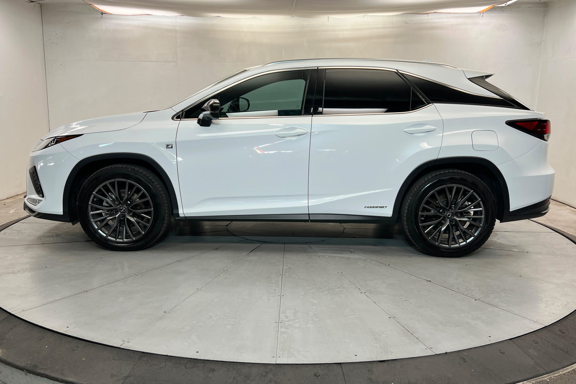 Used 2020 Lexus RX 450h F Sport w/ Accessory Package AWD/4WD image 2