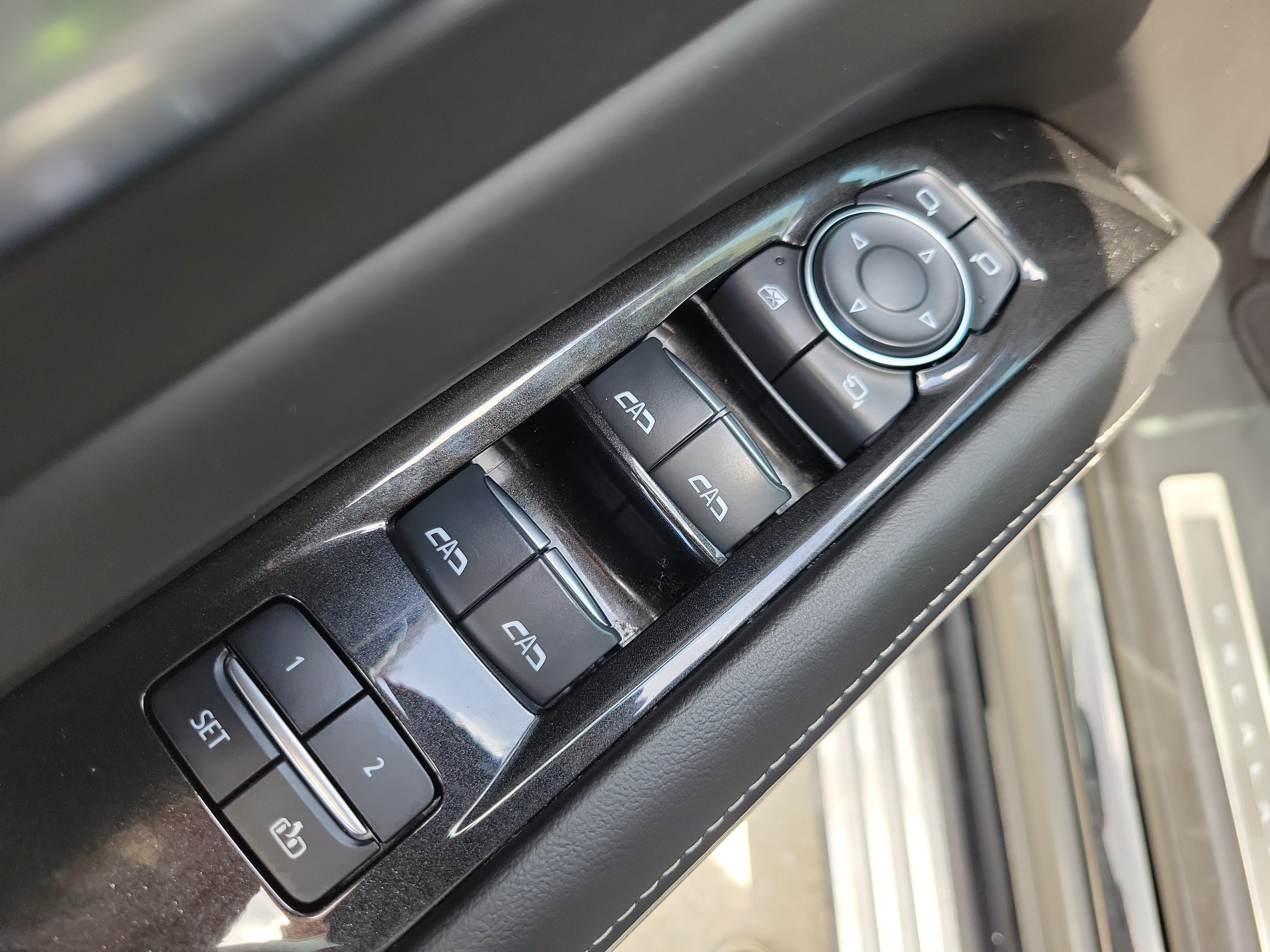 Certified 2024 Cadillac Escalade ESV Premium Luxury Platinum AWD/4WD image 17