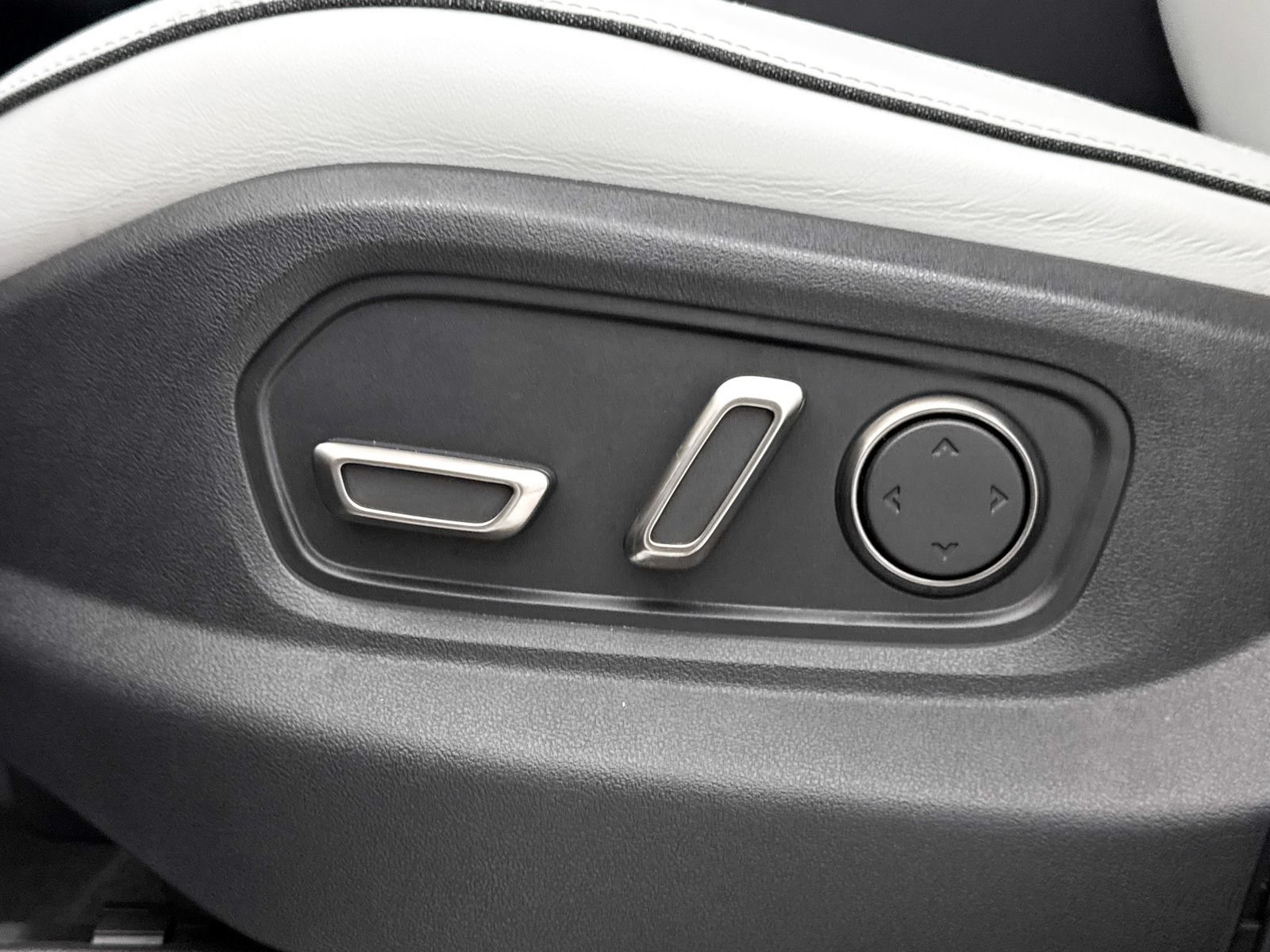 Used 2023 Rivian R1S Adventure AWD/4WD image 47