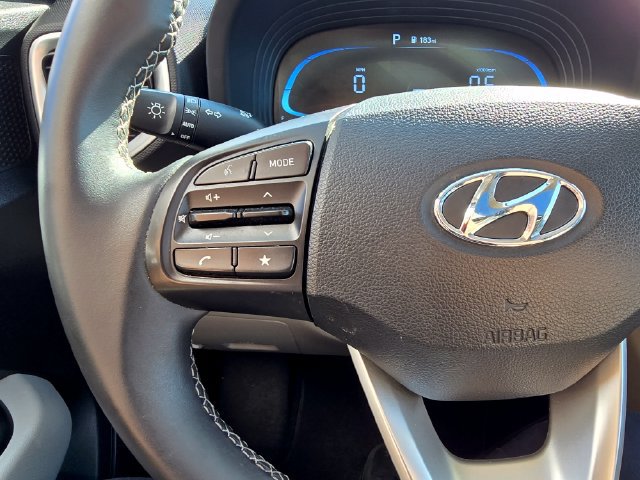 Used 2025 Hyundai Venue SEL FWD image 14
