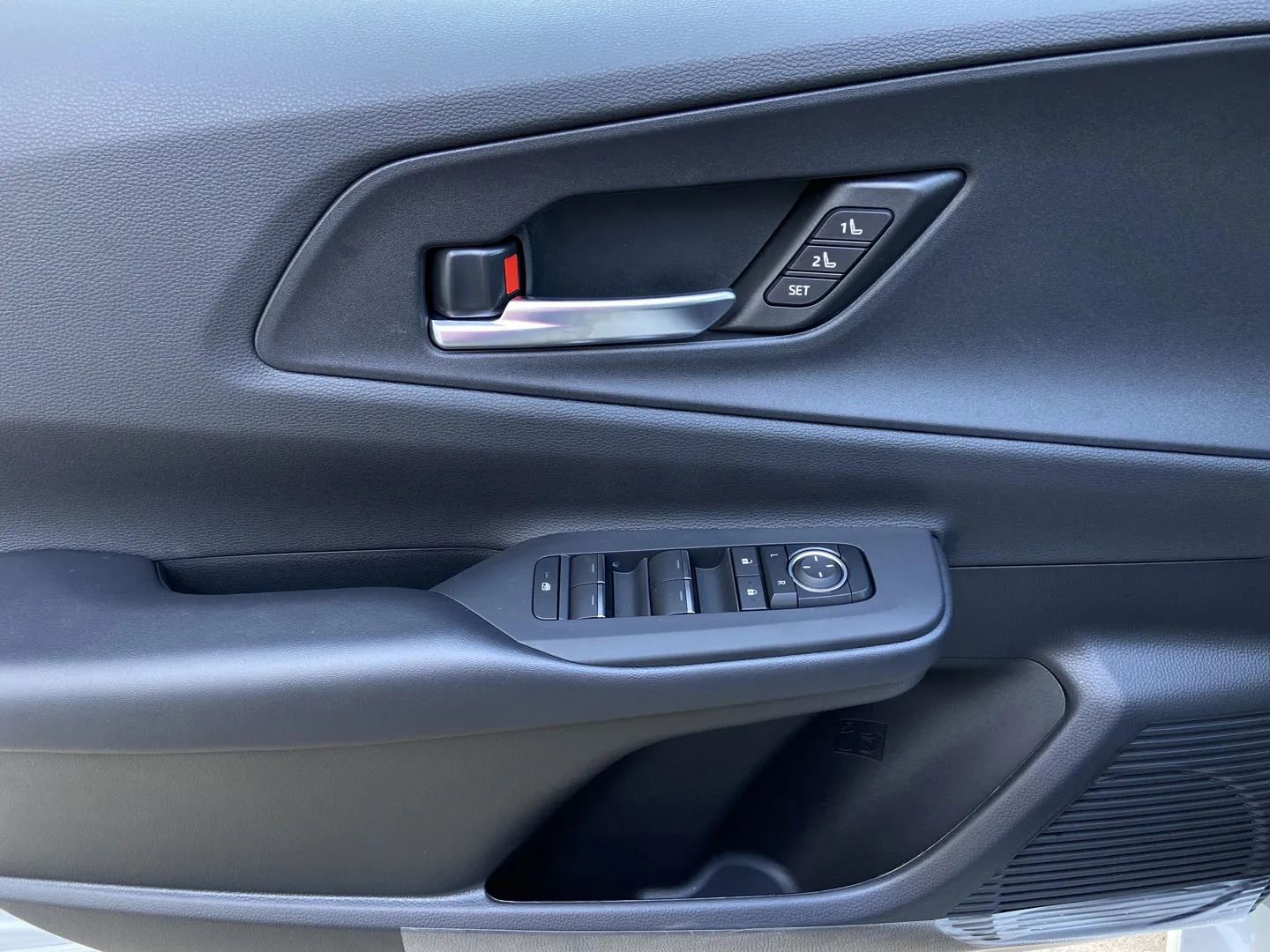 Used 2025 Toyota Prius Plug-In Hybrid image 10