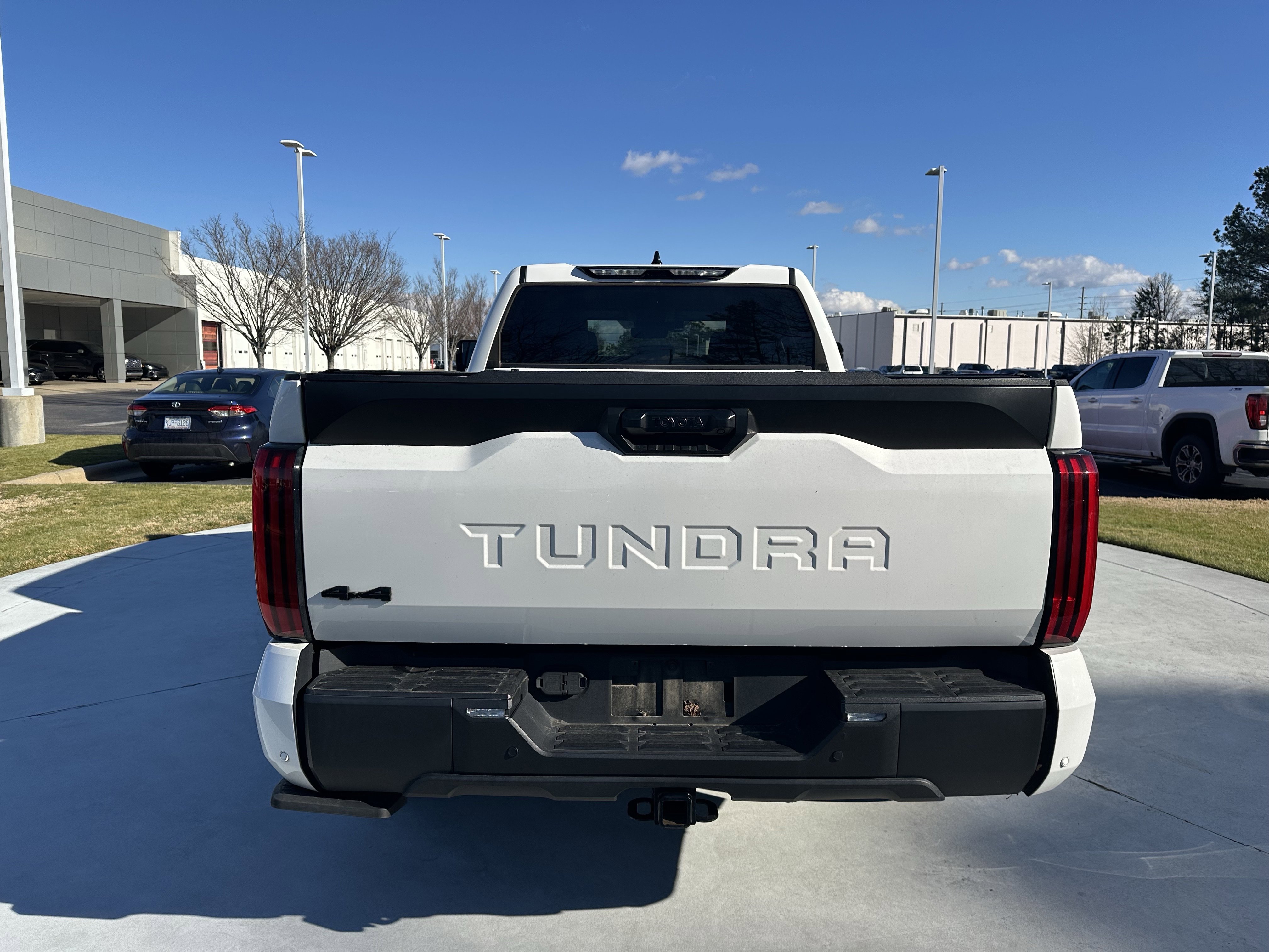 Used 2022 Toyota Tundra SR5 w/ SR5 Convenience Package image 9