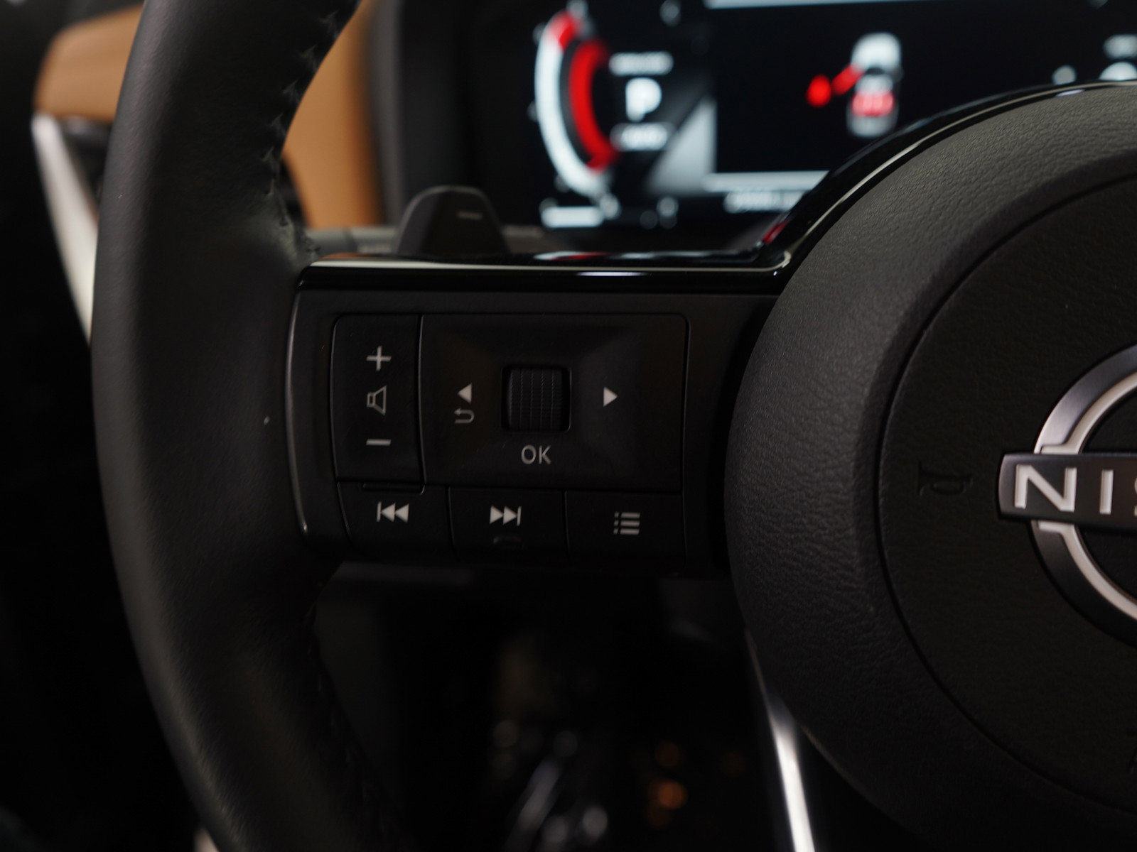 Used 2023 Nissan Rogue Platinum w/ Platinum Premium Package image 17