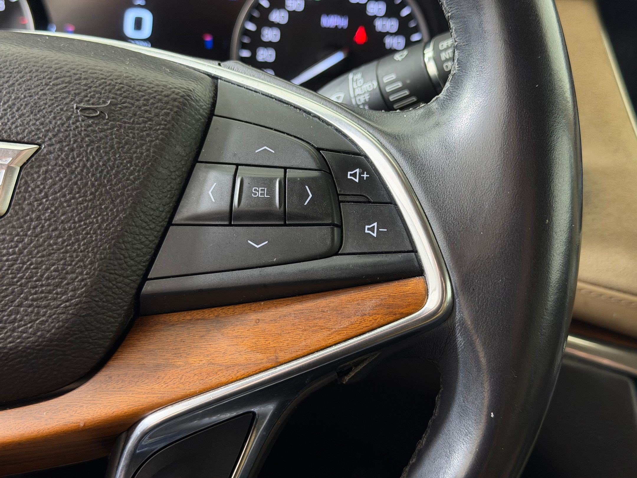 Used 2017 Cadillac XT5 Platinum AWD/4WD image 16