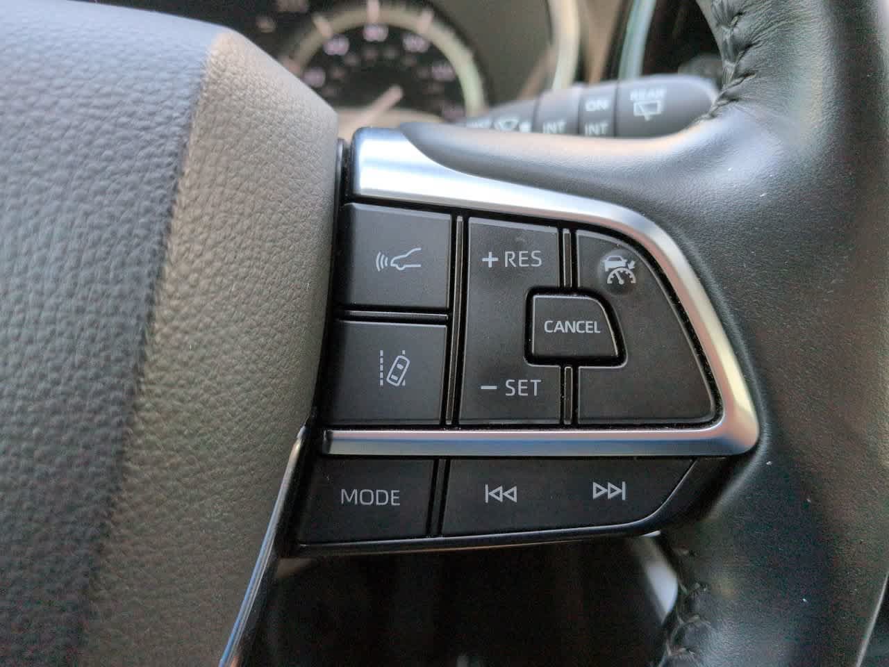 Certified 2021 Toyota Highlander XLE FWD image 26