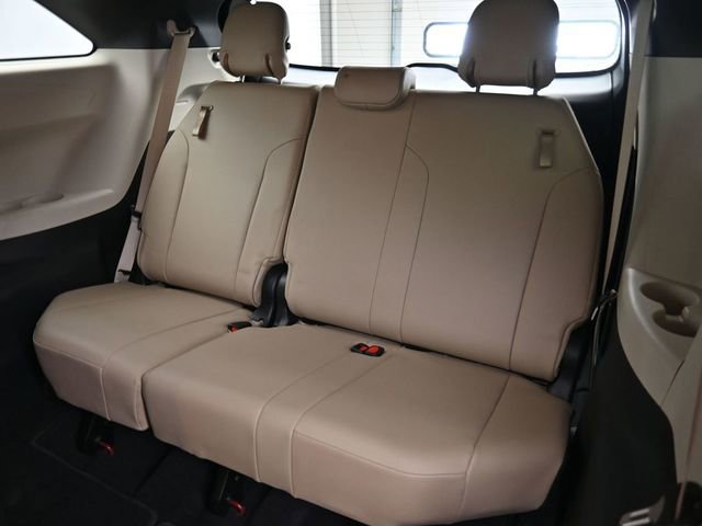Used 2021 Toyota Sienna XLE image 28