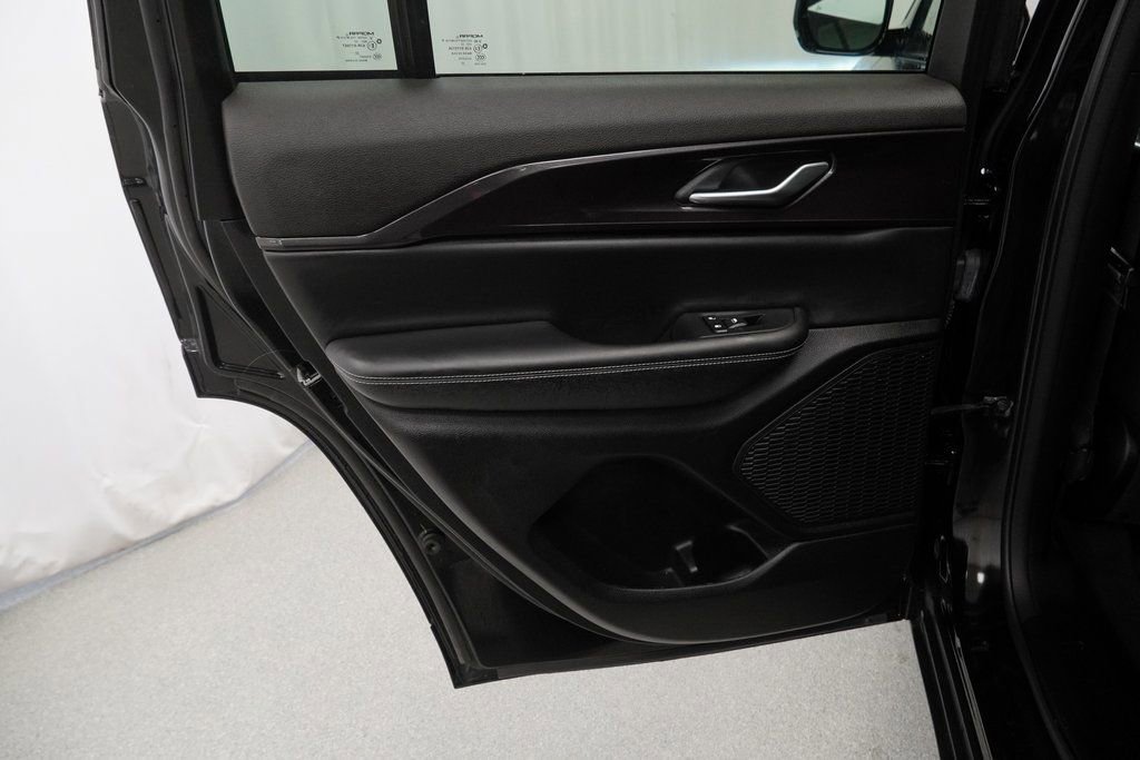 Certified 2023 Jeep Grand Cherokee Altitude image 38